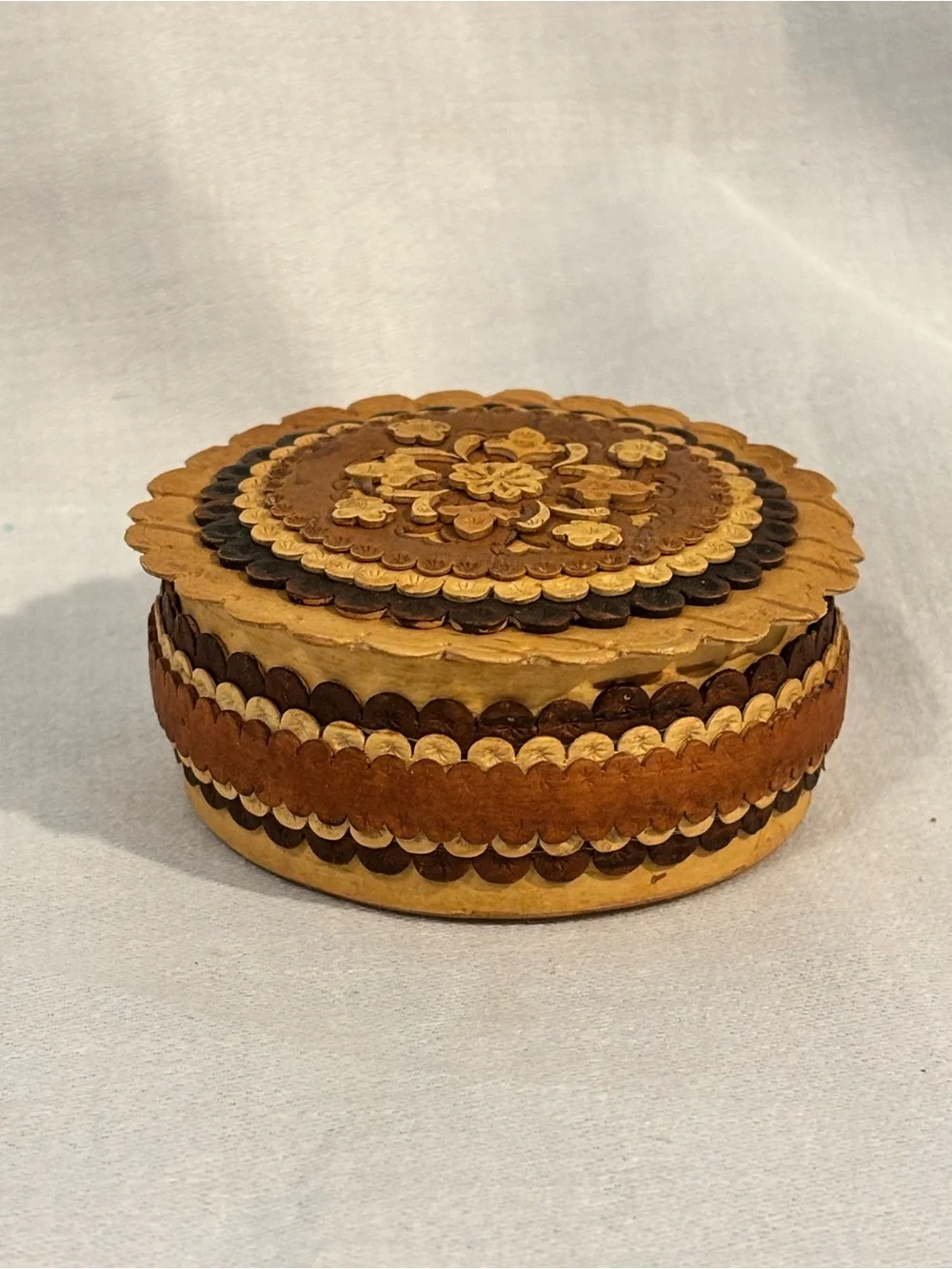 Russian Siberian Birch Bark Trinket Box Handcrafted Floral Jewelry Box w Insert